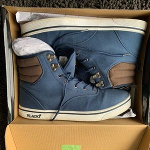 SIZE 10 NAVY BLUE VALDO HI-TOPS